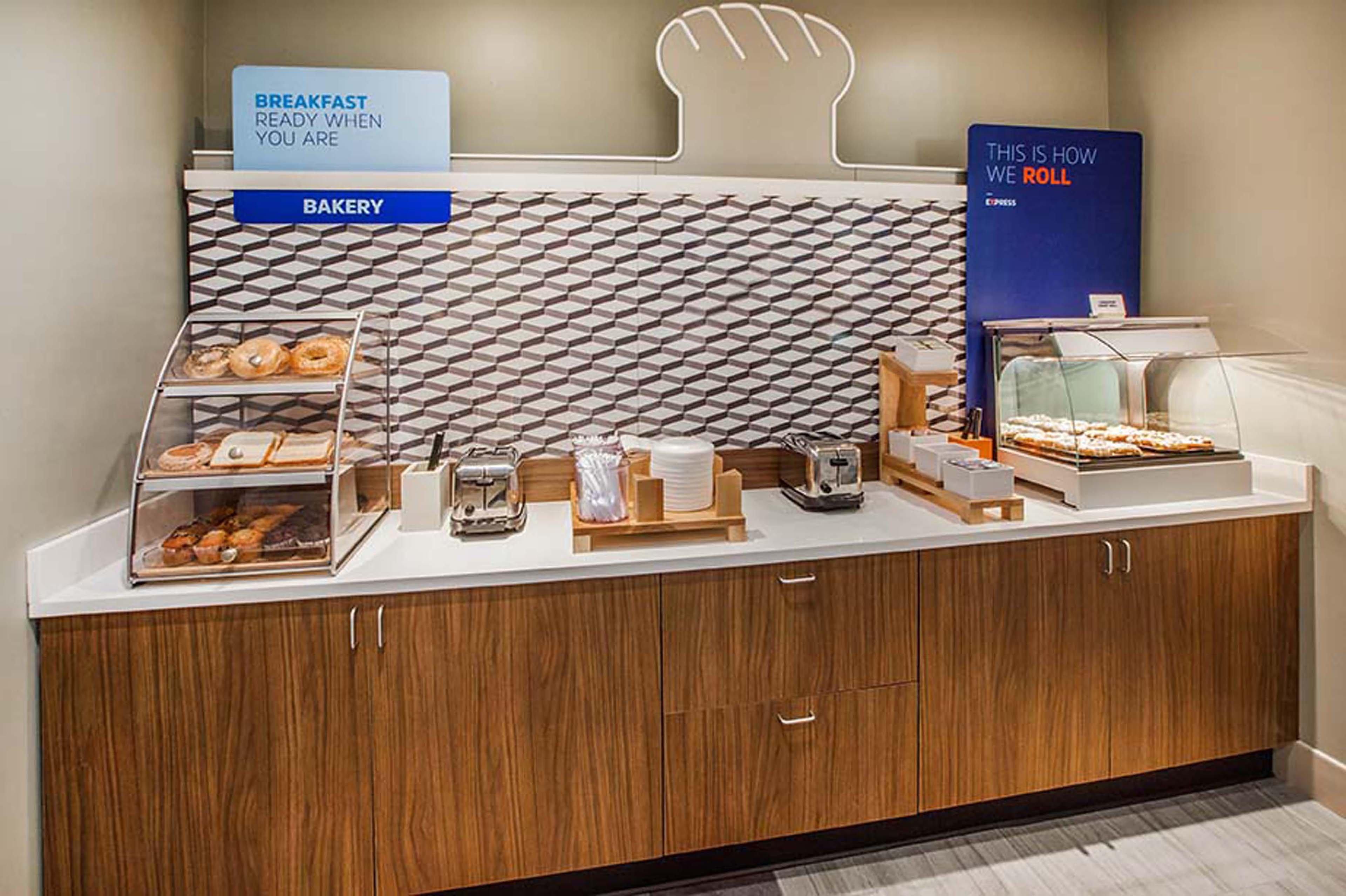 Holiday Inn Express & Suites קרוויל מראה חיצוני תמונה