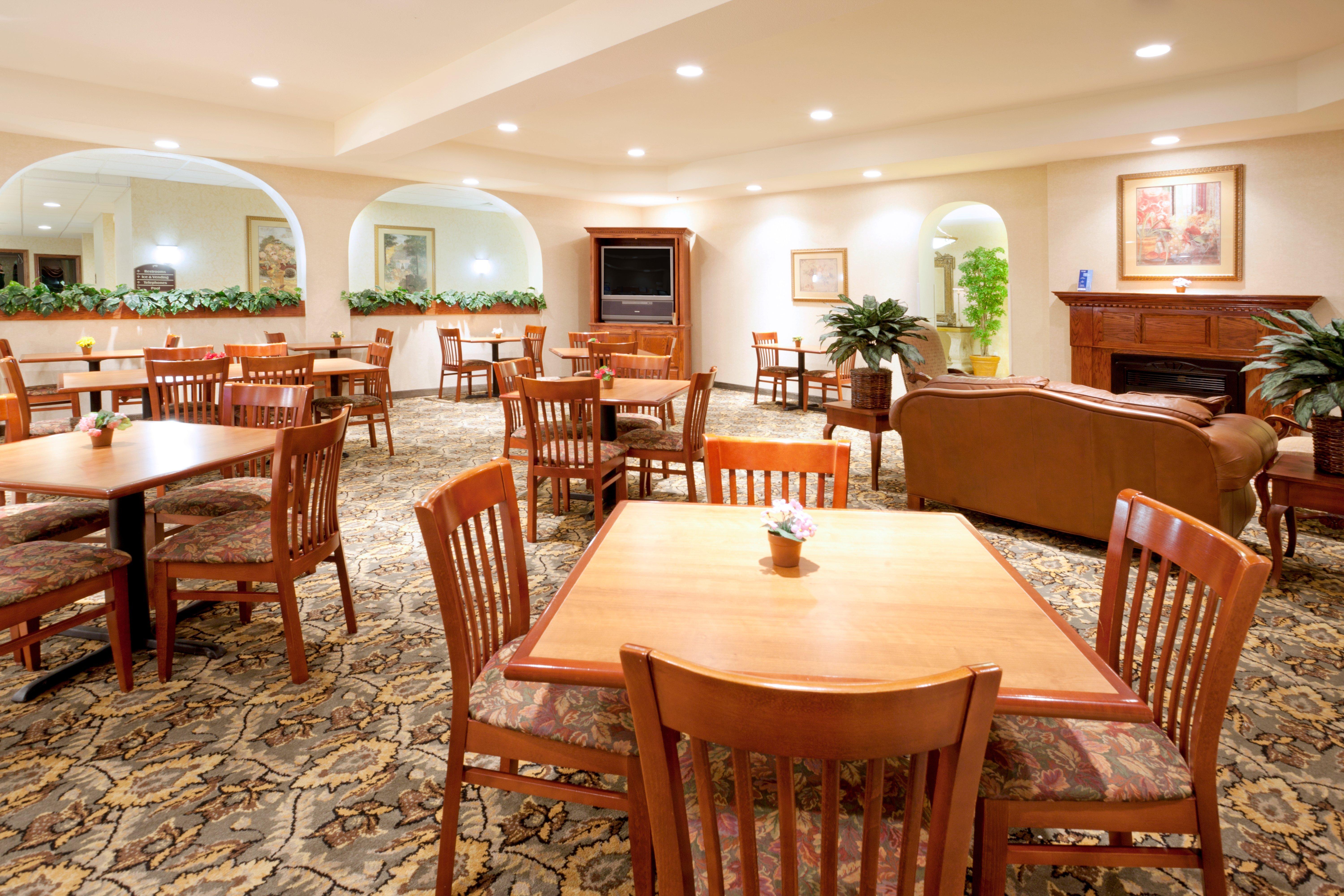 Holiday Inn Express & Suites קרוויל מראה חיצוני תמונה