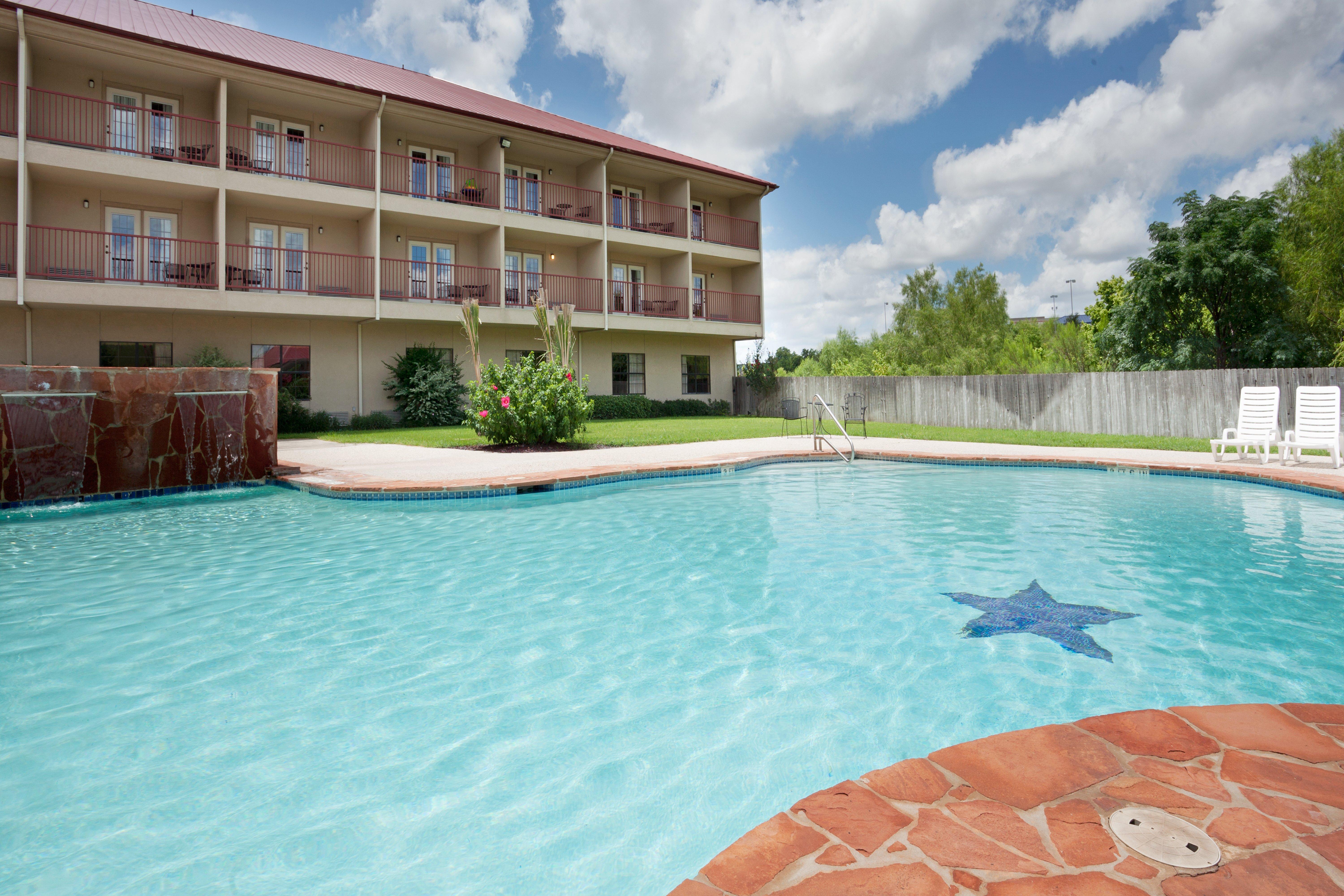 Holiday Inn Express & Suites קרוויל מראה חיצוני תמונה