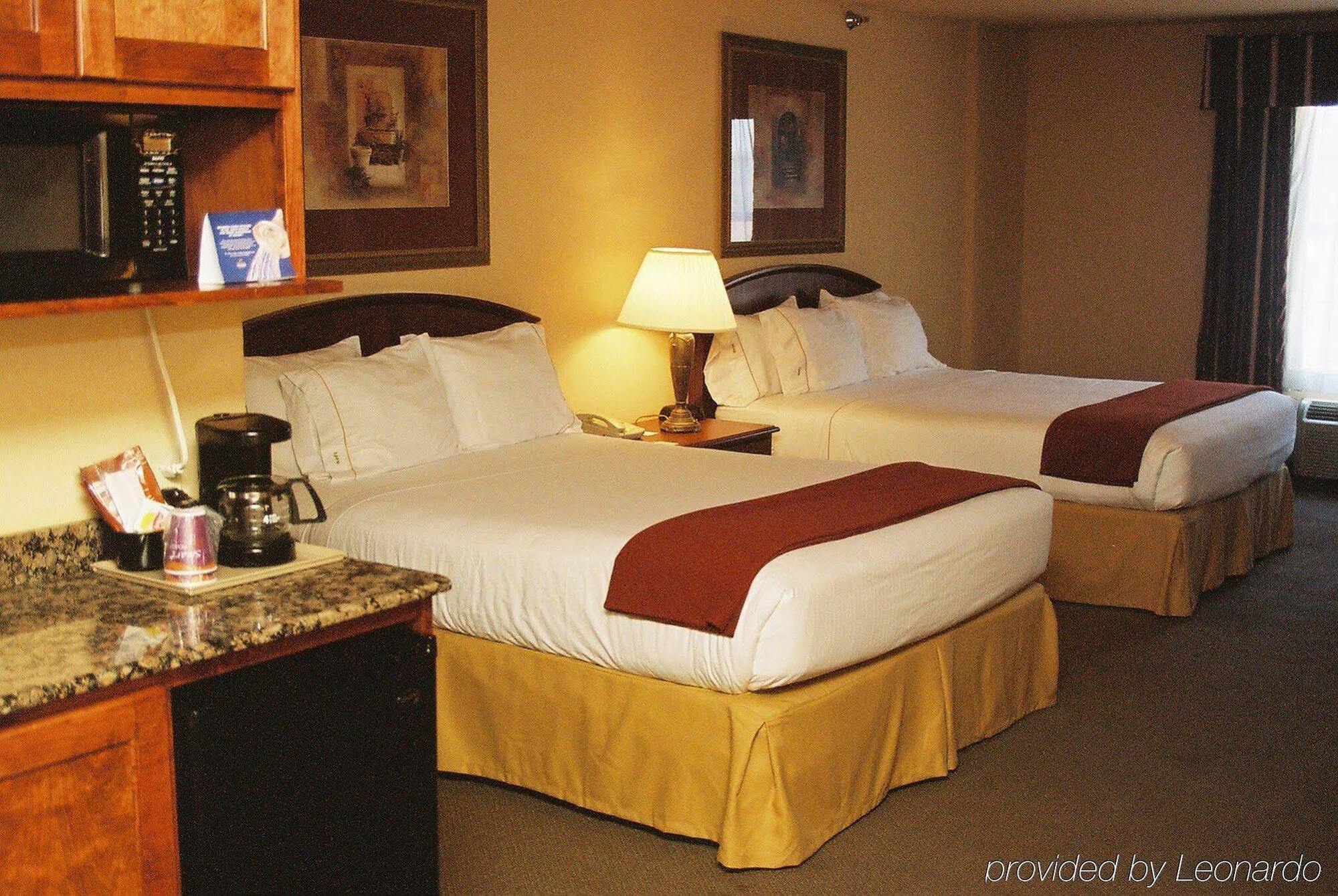 Holiday Inn Express & Suites קרוויל מראה חיצוני תמונה